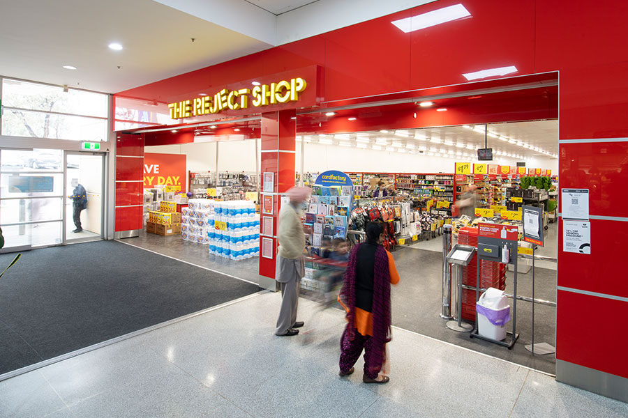 Plaza_Ingle_Farm_Reject_Shop