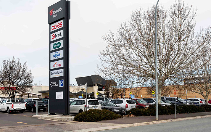 Riverside_Plaza_Front_and_Parking_Lot