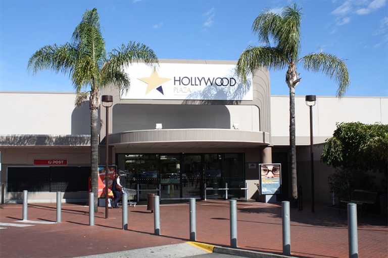 HOLLYWOOD PLAZA Retpro